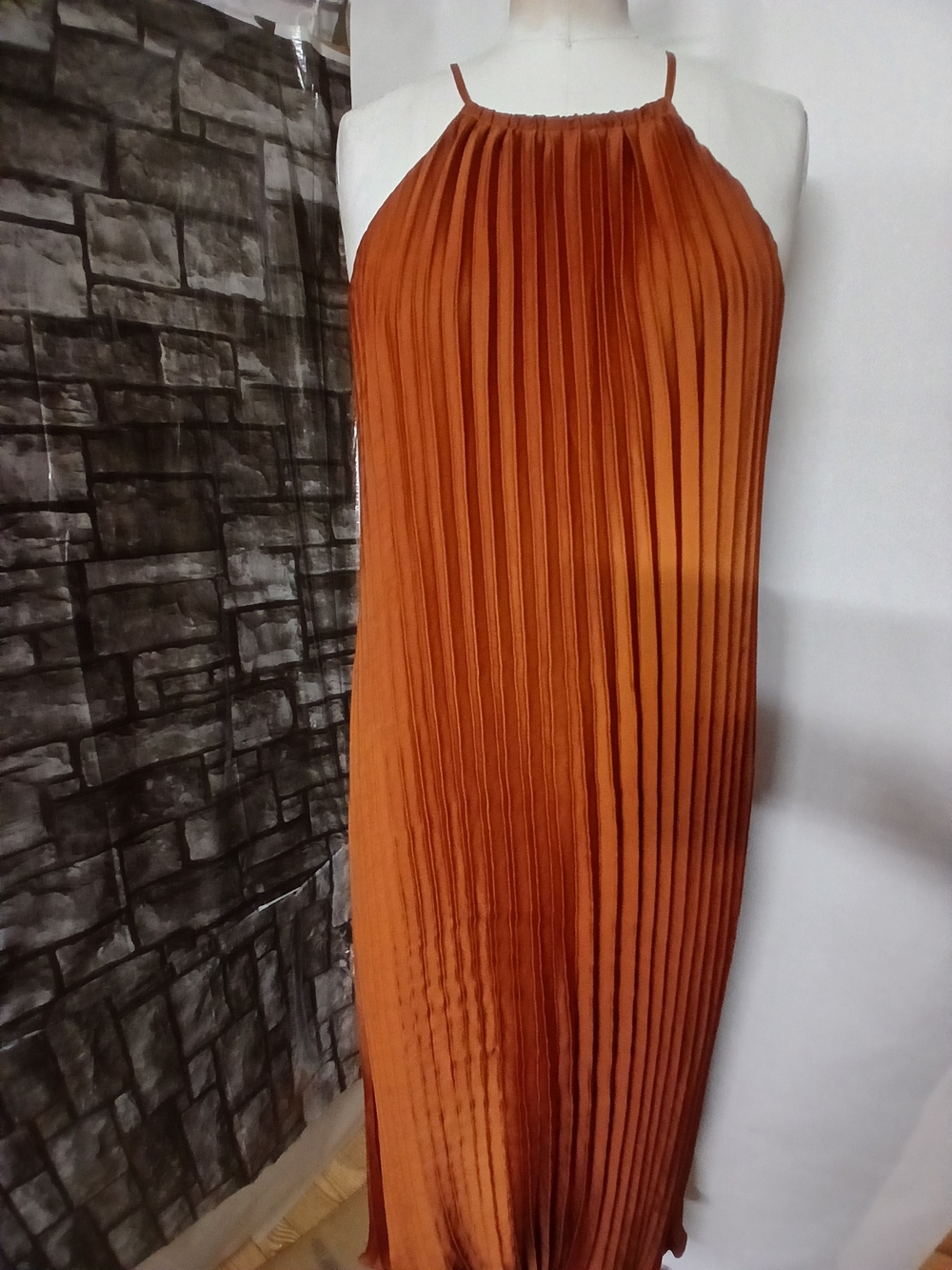 Banana Republic Pleated Maxi Dress in Rust Orange. - Picture 3 of 10